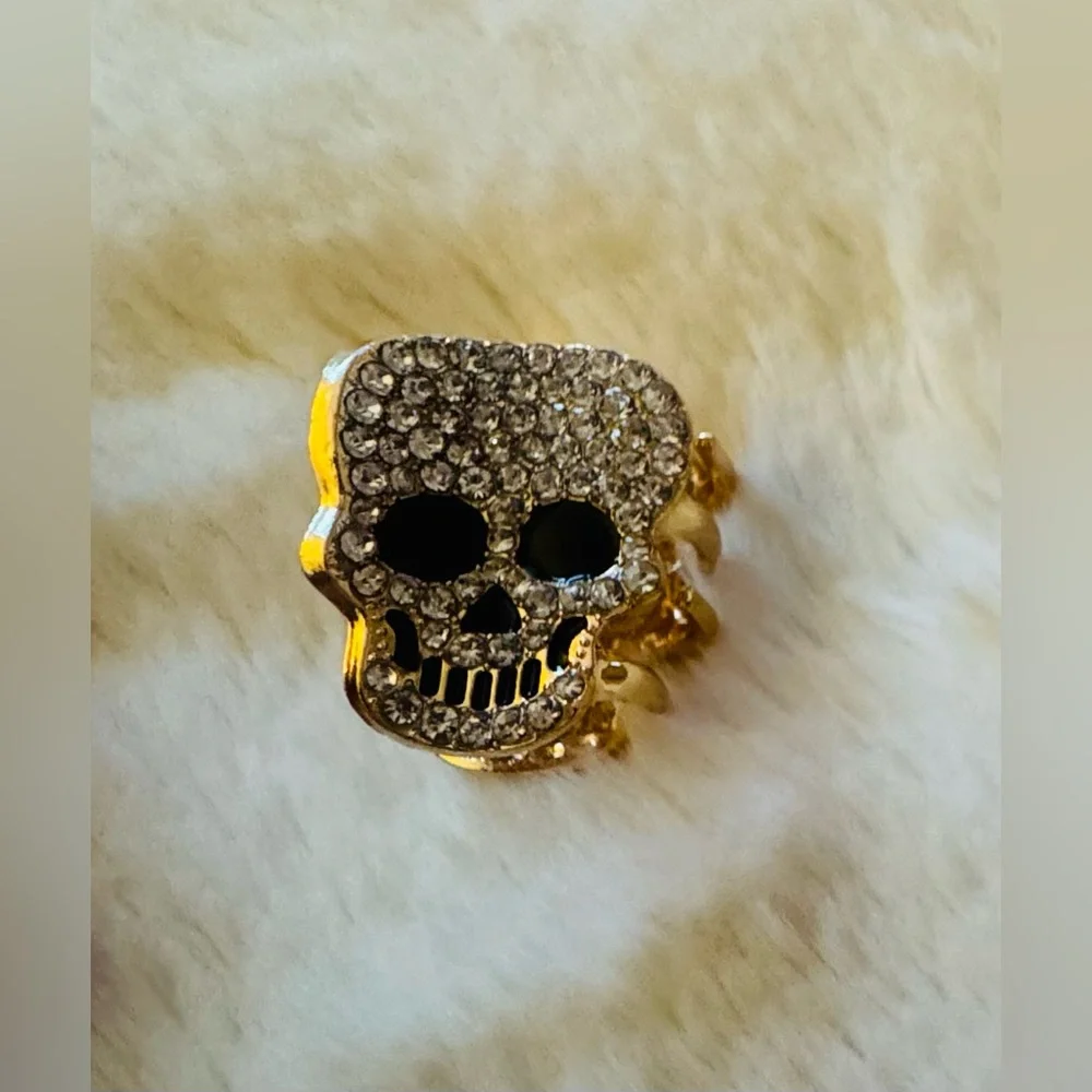N/A sparkling skull
